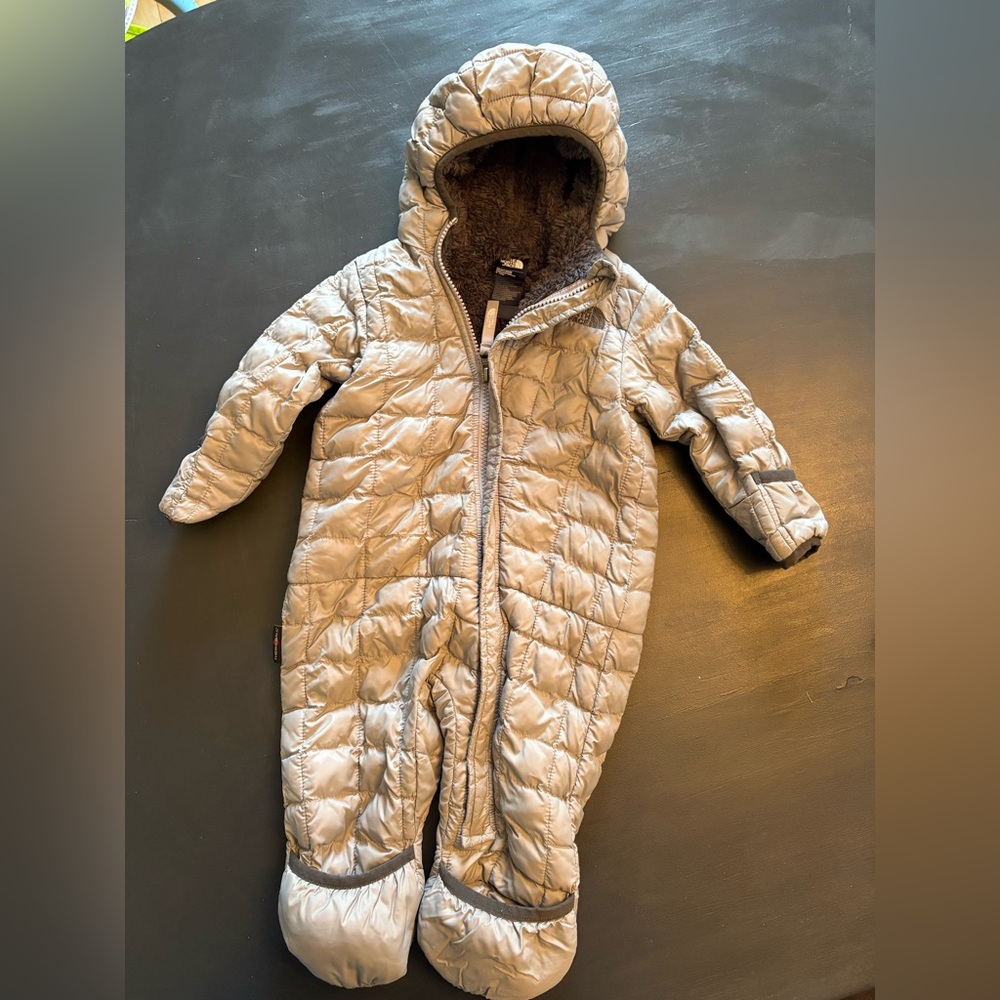 North Face infant baby snow suit coat size 6-12 months